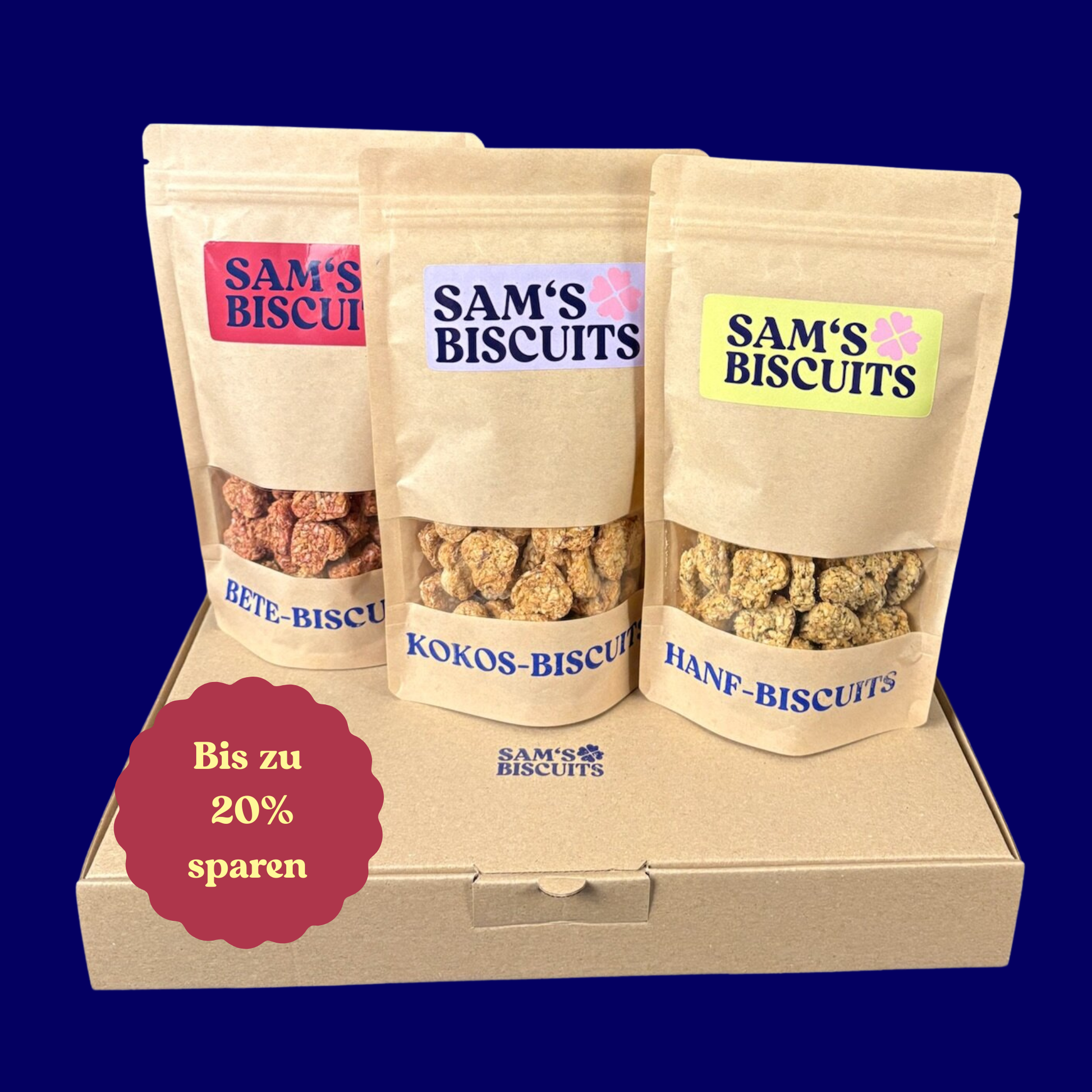 drei Tüten besonderer Hundeleckerlis von SAM'S BISCUITS auf einem Karton, ein roter Sticker signalisiert 20% sparen
